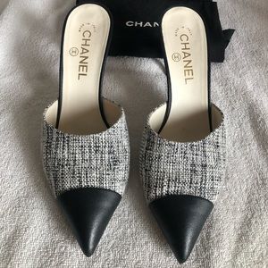Chanel mules tweed black and white size 38.5